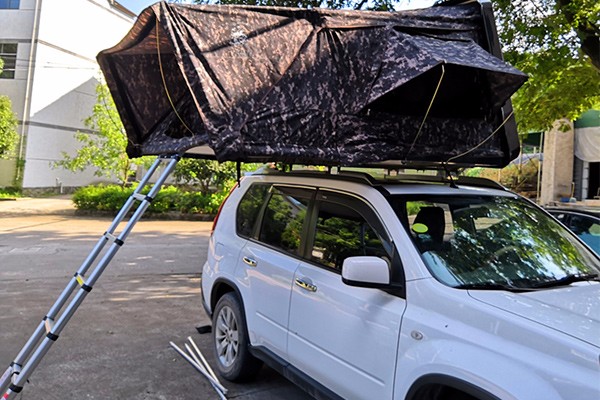 Hard shell roof top tent
